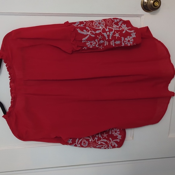 Liz Claiborne Size Small Red Boho Top with Light Blue Embroidered Flowers - Picture 5 of 6